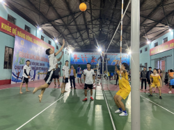Sinh viên khoa Kinh tế giành chiến thắng đầu tiên tại giải đấu bóng chuyền hơi sinh viên chào mừng ngày Nhà giáo Việt Nam 20/11