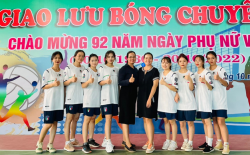 Chiến thắng đầu tiên của các cô gái đội tuyển bóng chuyền hơi khoa Kinh tế chào mừng ngày Nhà giáo Việt Nam 20/11