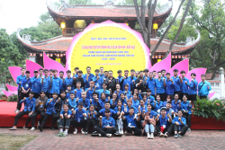 Sinh viên khoa Kinh tế tham gia hoạt động tình nguyện mùa xuân Côn Sơn Kiếp Bạc năm 2023