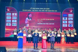 Trường Đại học Sao Đỏ được vinh danh “Top 20 thương hiệu vàng Việt Nam năm 2025”, Hiệu trưởng Nhà trường được trao tặng Bảng vàng ghi danh “Trí thức tiêu biểu Việt Nam năm 2025”