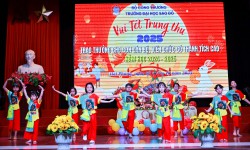 Trường Đại học Sao Đỏ tổ chức “Vui Tết Trung thu 2025 và trao thưởng cho con cán bộ, viên chức đạt thành tích cao năm học 2024-2025”