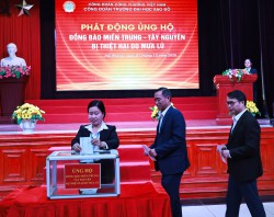 Trường Đại học Sao Đỏ chung tay cùng đồng bào vùng lũ khắc phục hậu quả thiên tai